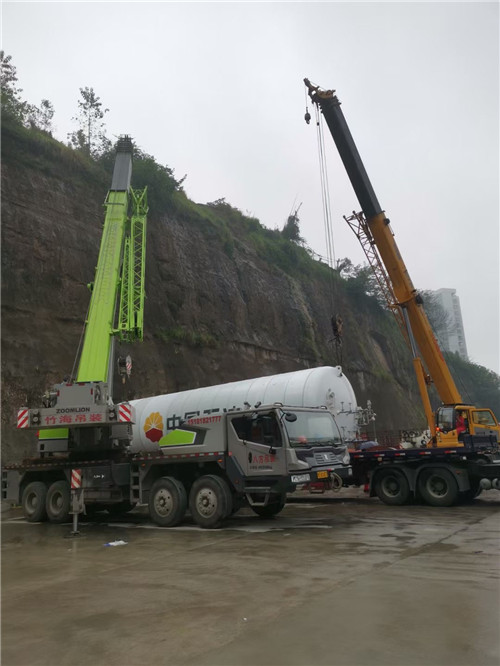 石棉县“不怕风雨冻”—— 吊车的 “恶劣环境适应” 技术